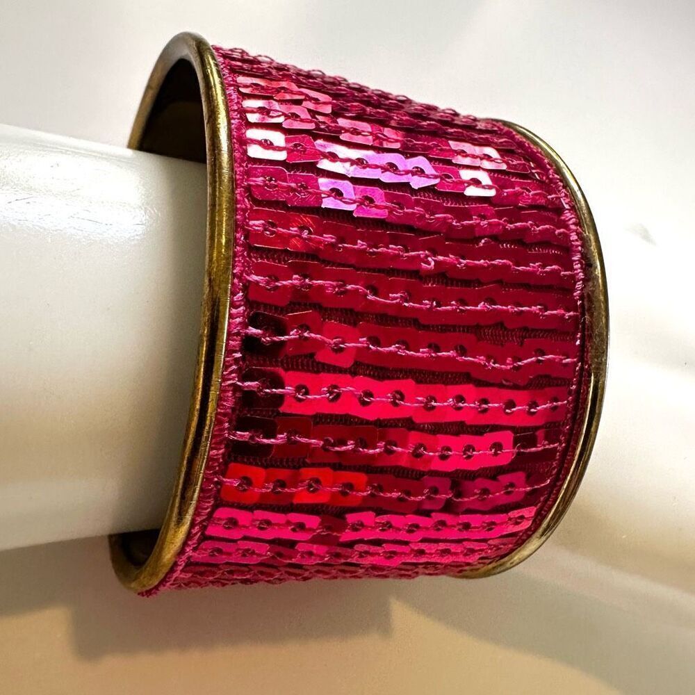 Pink sequin cuff bracelet - Picture 2 of 8